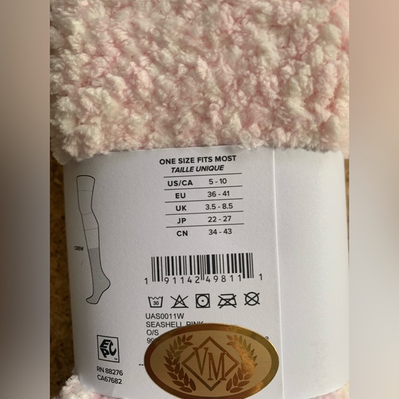 NWT UGG pink fuzzy socks - Picture 2 of 2